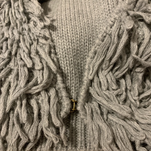 Guess knit vest with bottom clasp/hook size S - Picture 3 of 3